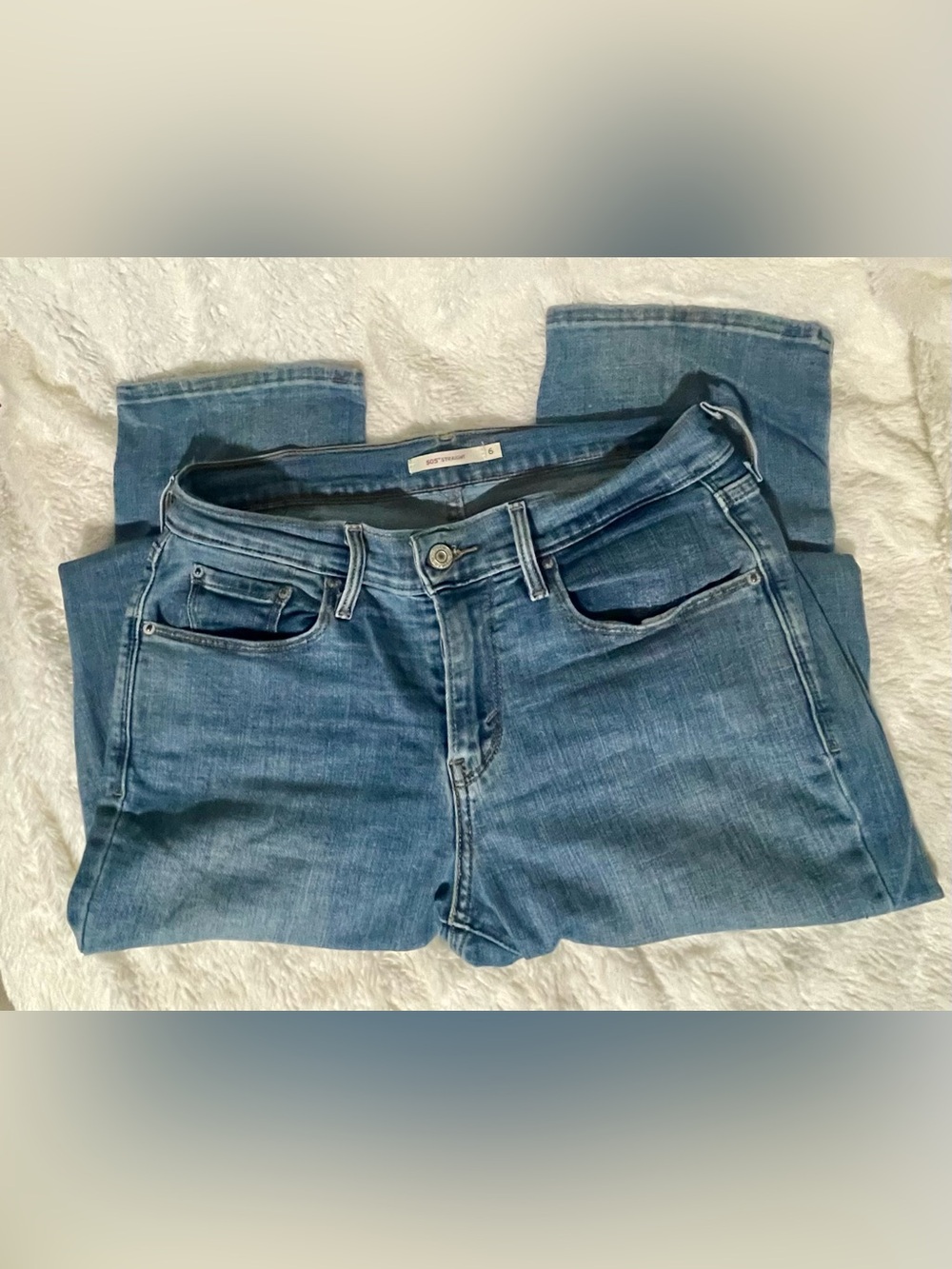 Levi's Straight Leg Jeans in Medium Blue Wash